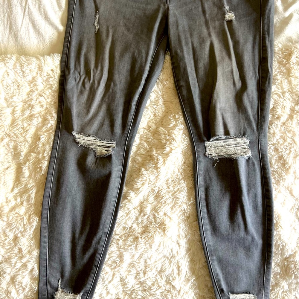 Torrid distressed skinny jeans. Never worn, just tried on.